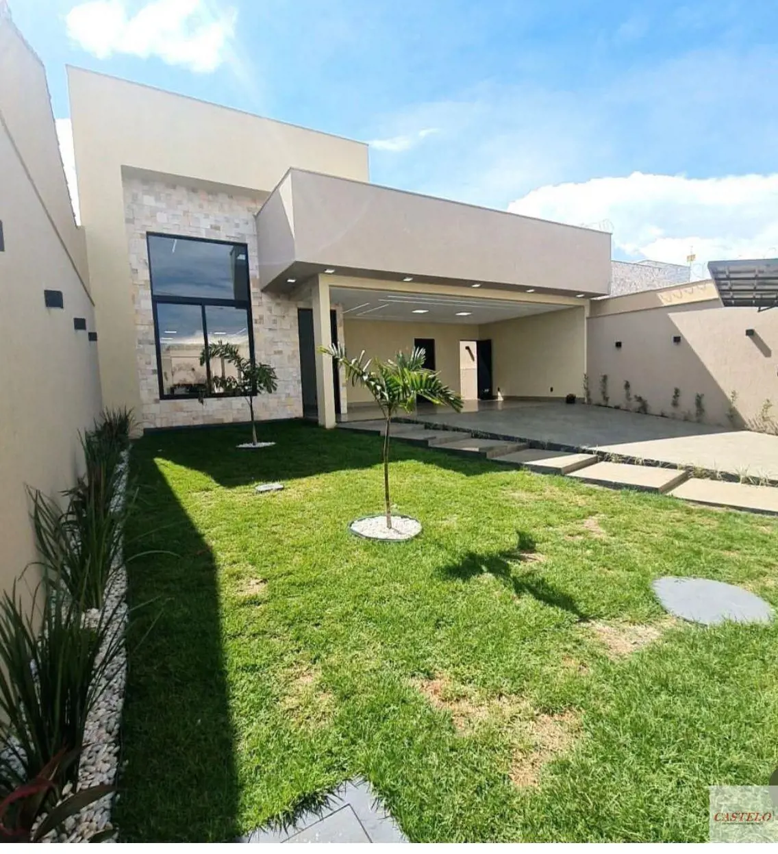 Área do Terreno - 408 m²Área Construída - 200 m²Casa impecável disponível conten...