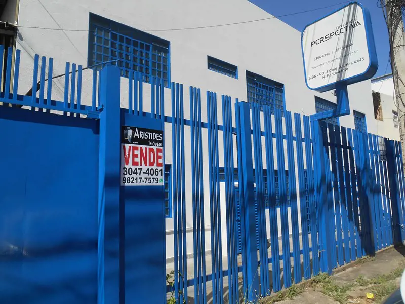 GALPÃO COM APROXIMADAMENTE 730M² DE ÁREA CONSTRUÍDA, 3 BANHEIROS , ESCRITÓRIO, S...