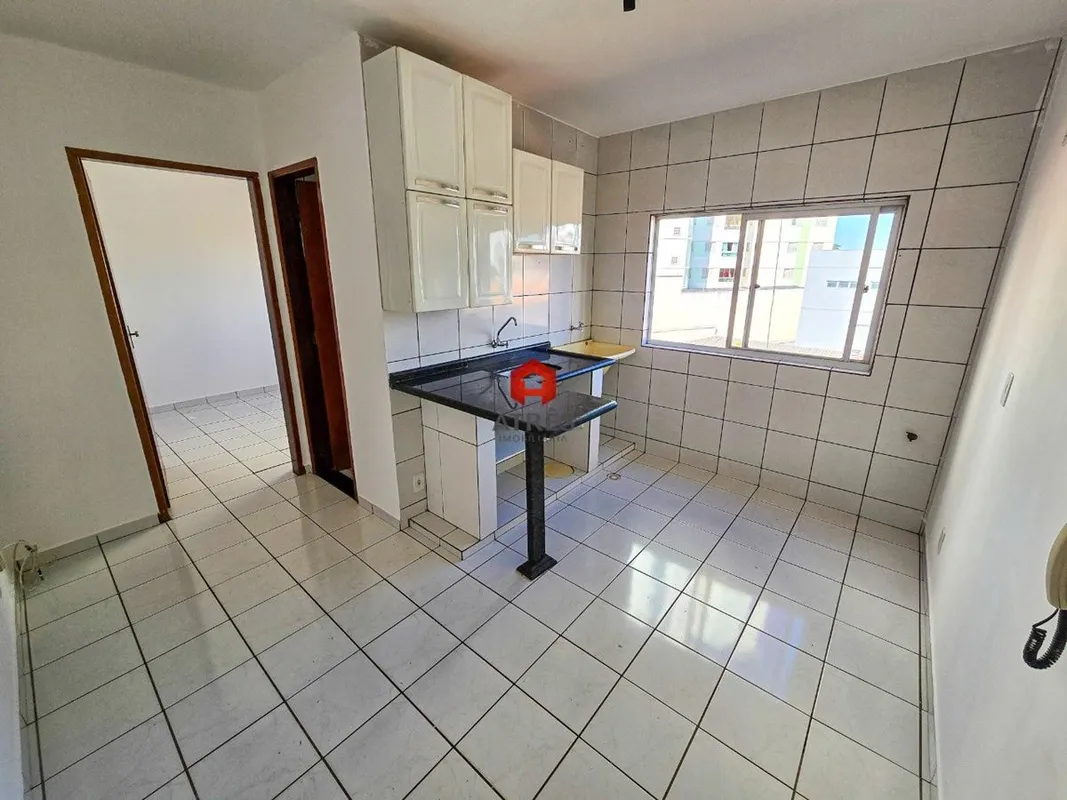 Localizado no Setor Leste Universitário, com aproximadamente 30m² composto de: q...