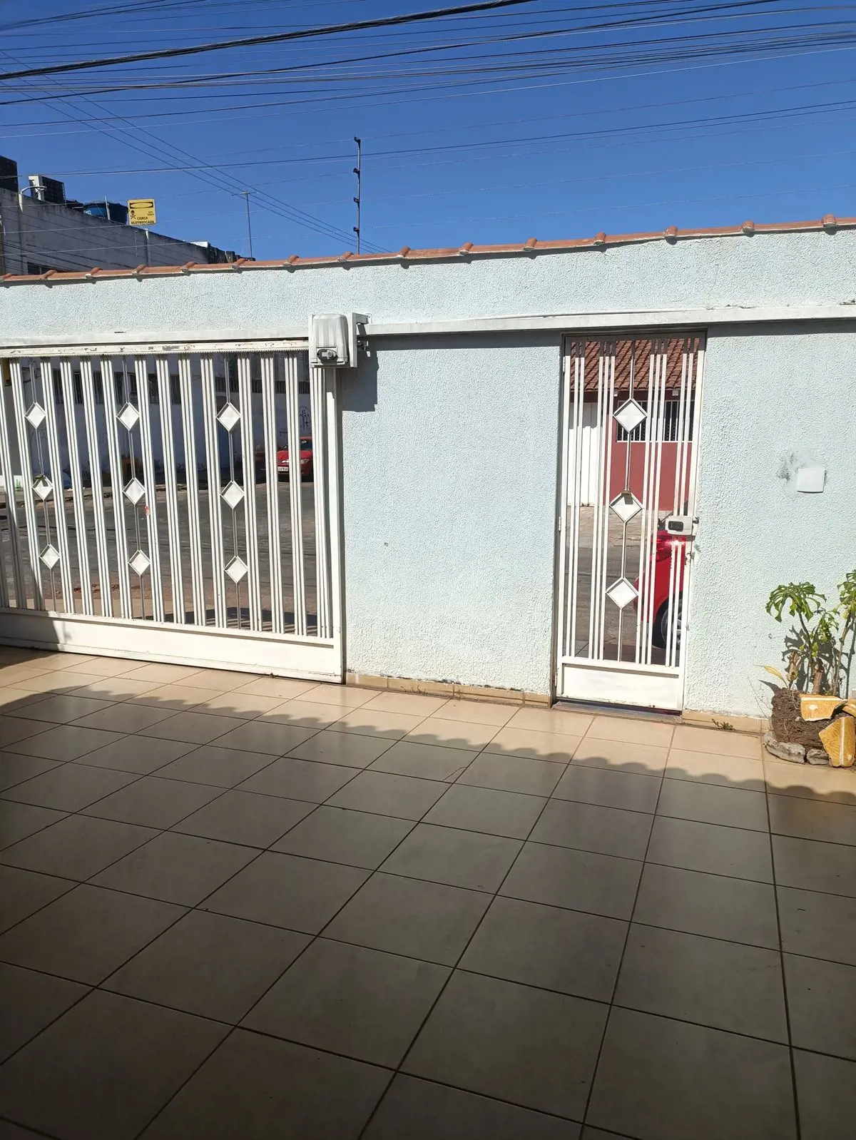 Linda casa , em ótima localização próximo a comércio, escola, mercados posto de ...