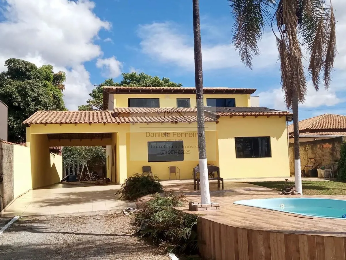Vendo ótima casa em Arniqueira com:- 3 salas amplas e com ótima luminosidade, - ...
