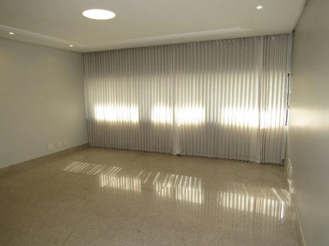 AMPLA SALA 4 QUARTOS SENDO 2 COM AR CONDICIONADO, 3 QUARTOS COM ARMÁRIOS2 SUITES...