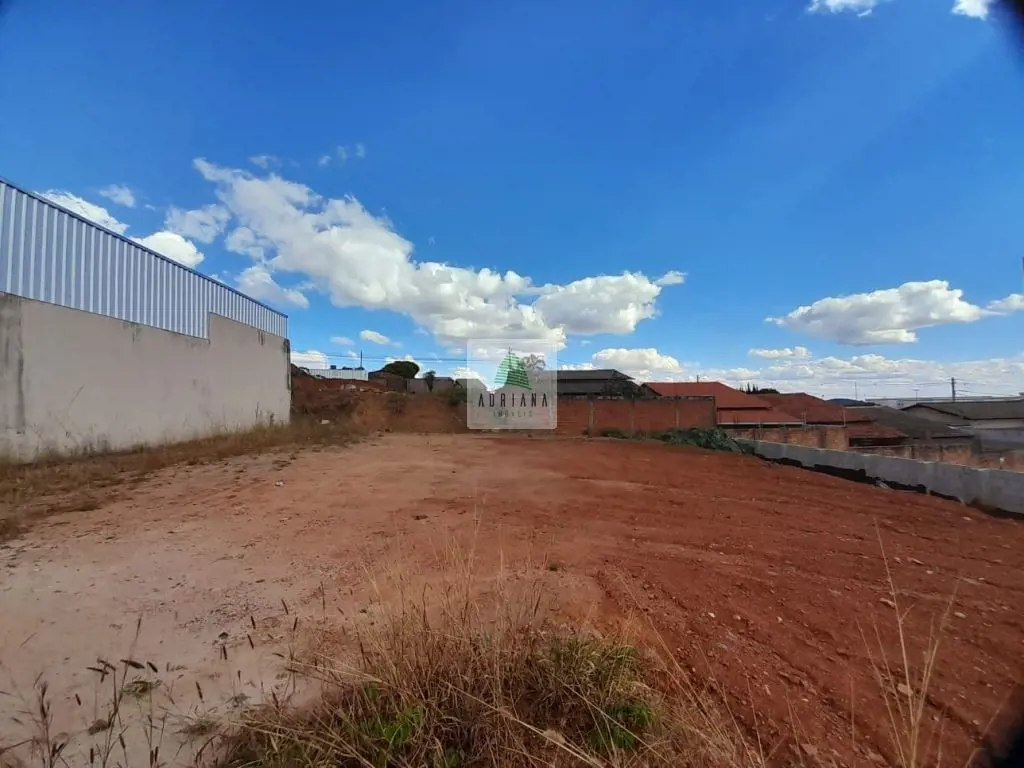 terreno com área de 300 m² 12x25 05/07/24