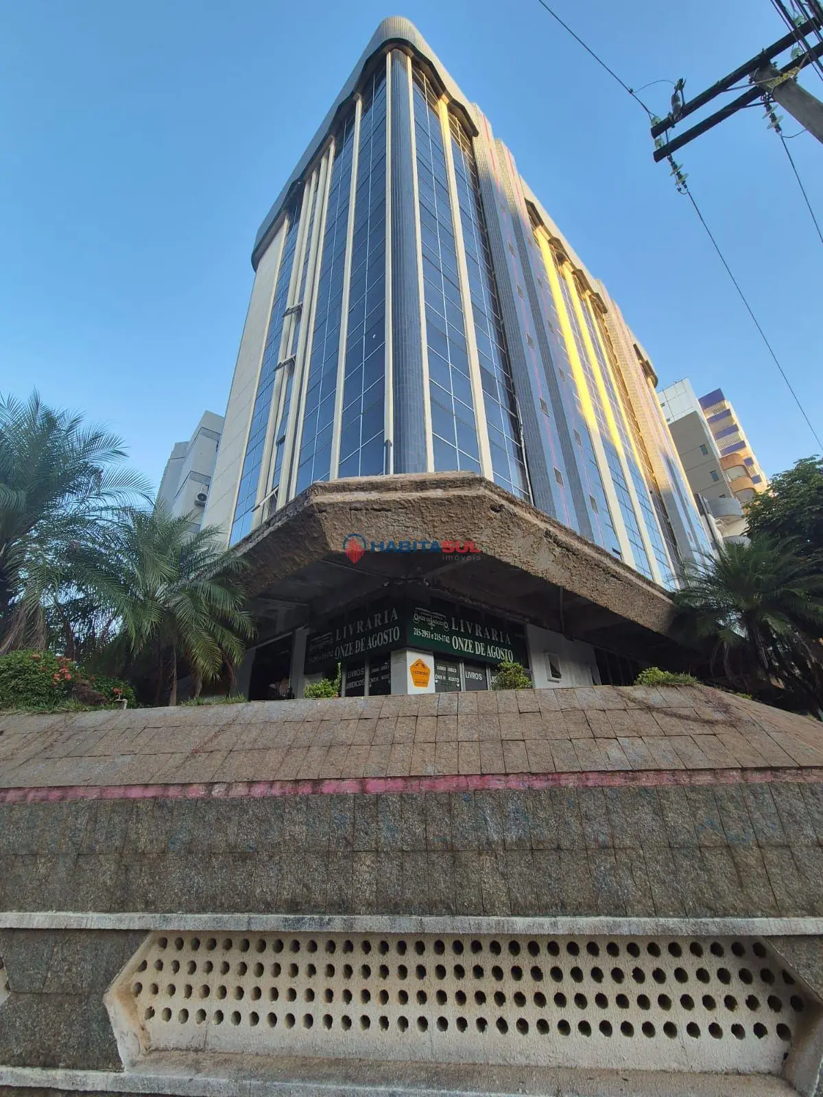 Loja nº 8; Com área privativa de 20,97m²;Mezanino e 01 vaga de garagem. 05/07/24...
