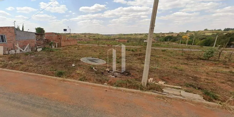 Lotes disponíveis, são 3 lotes na mesma quadra: Área do lote 315,08 m2 (14,67m F...