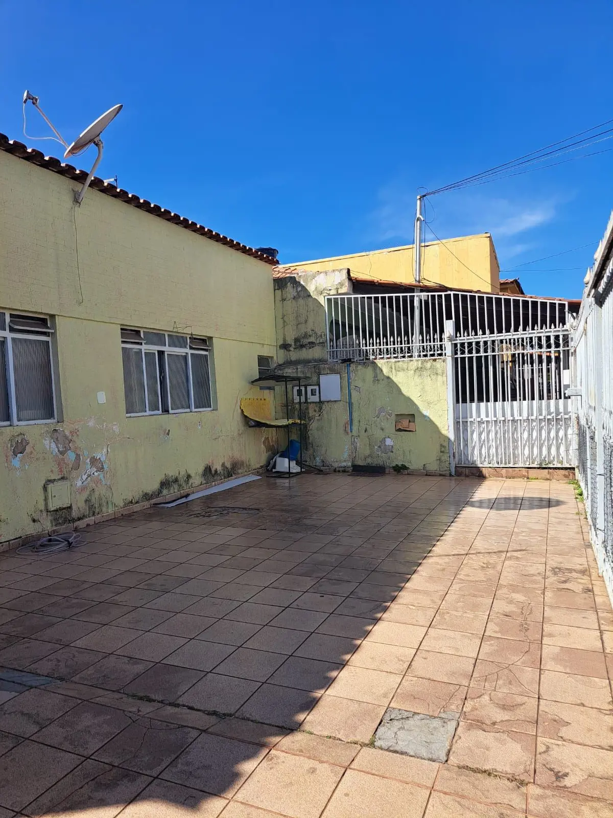 Localizada na QI 18 Conjunto I, no GUARA I, este imóvel conta 60m² de área útil ...