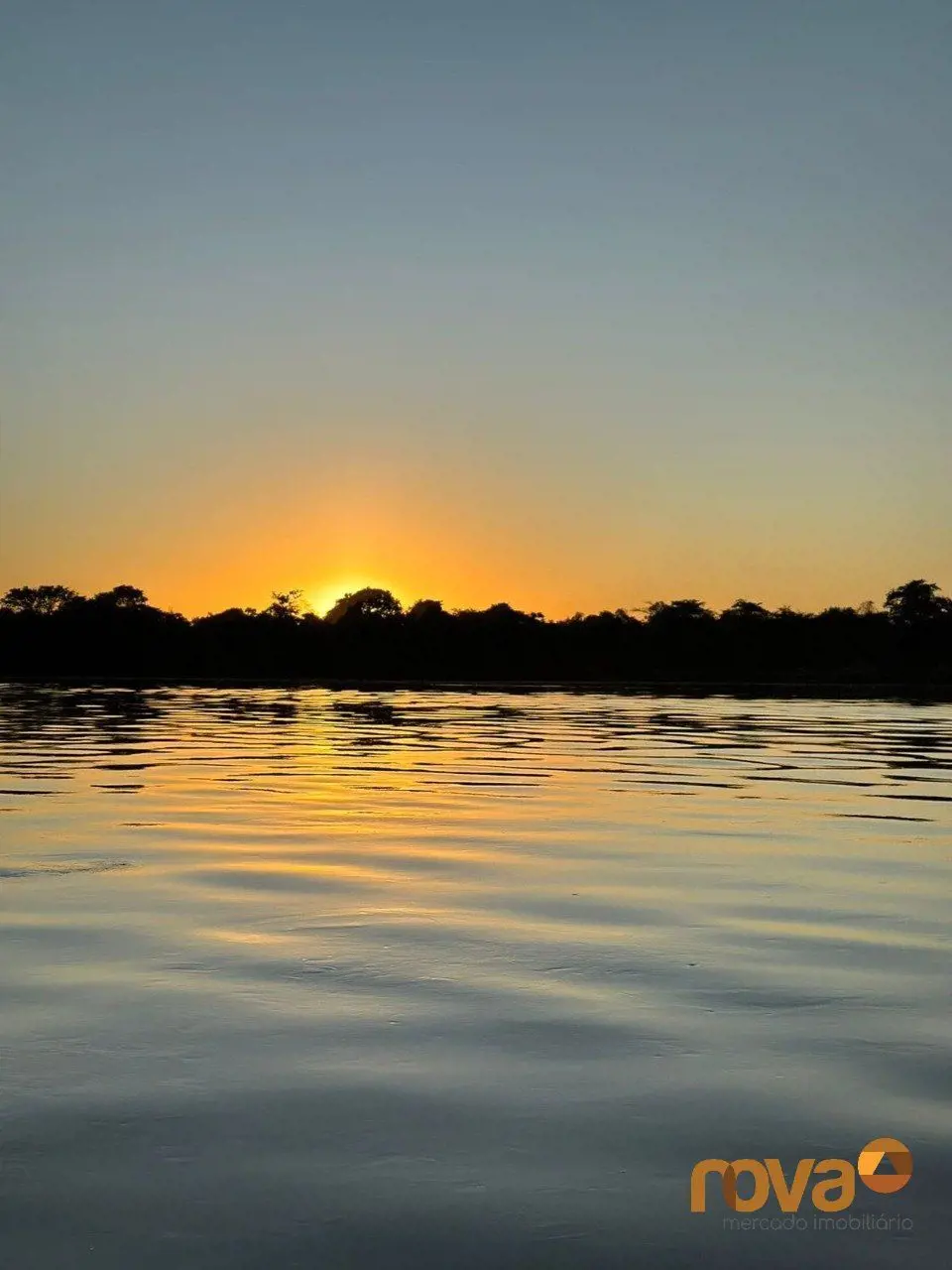 São dois lotes um de esquina com 587,40 m² e outro com 600,00 m² com área total ...