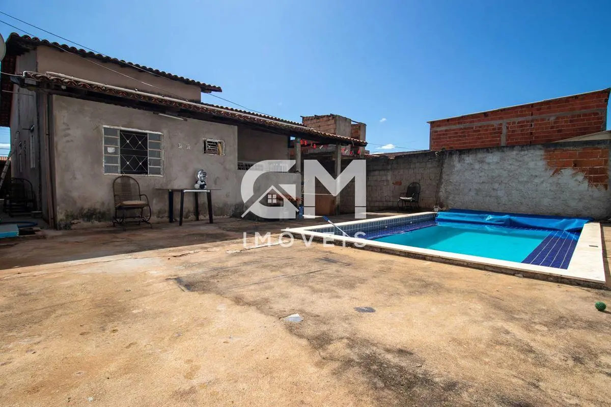 A GM Imóveis vende casa com localização privilegiada na Qms 54 de Sobradinho II ...