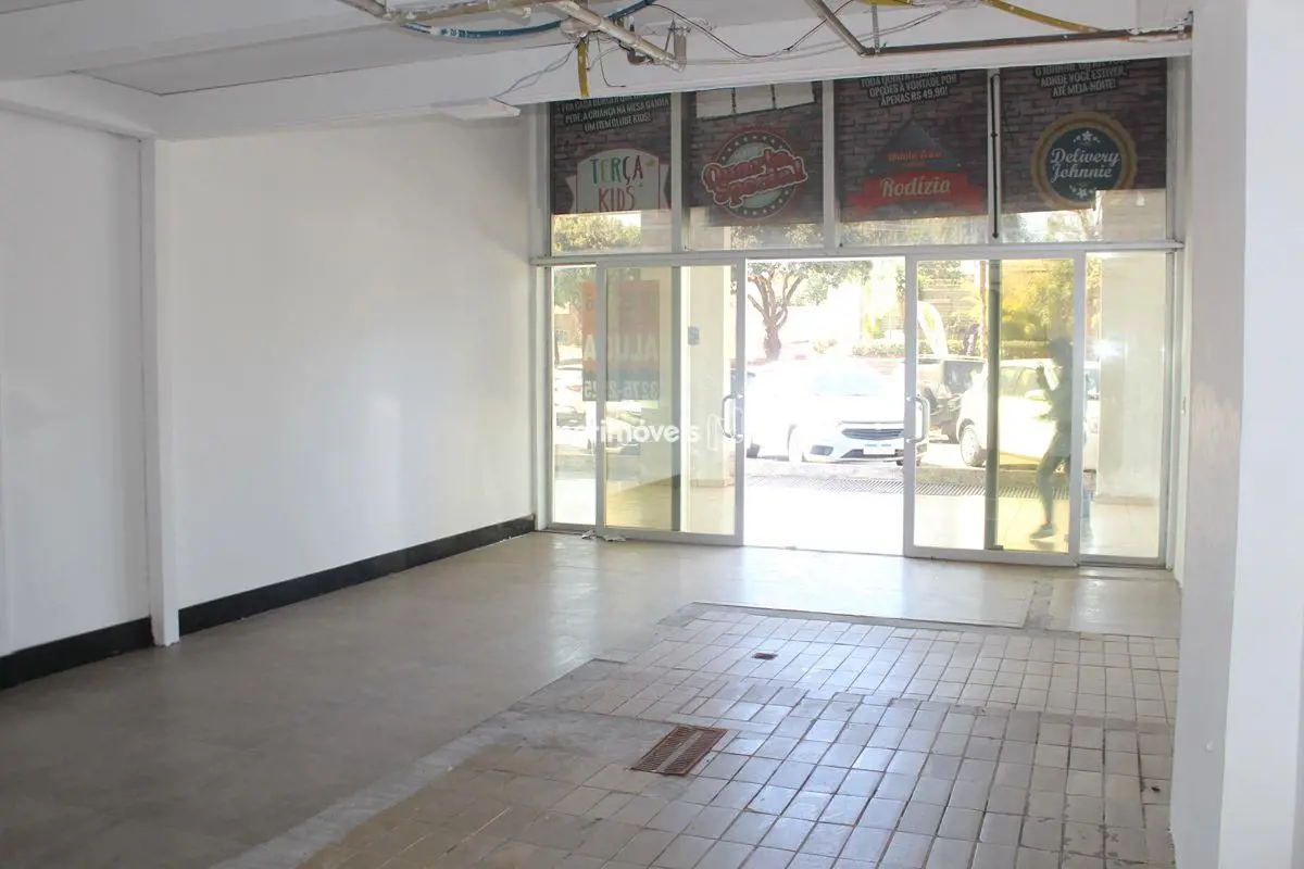 COD SAN 584787Ótima Loja medindo 60,43 m² composta:01 banheiro no térreo;Mezanin...