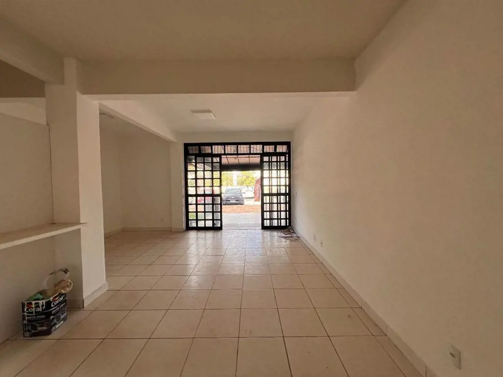 Excelente Loja Comercial Lago Norte CA 7 Bloco G- Amplo subsolo - Armários- Copa...