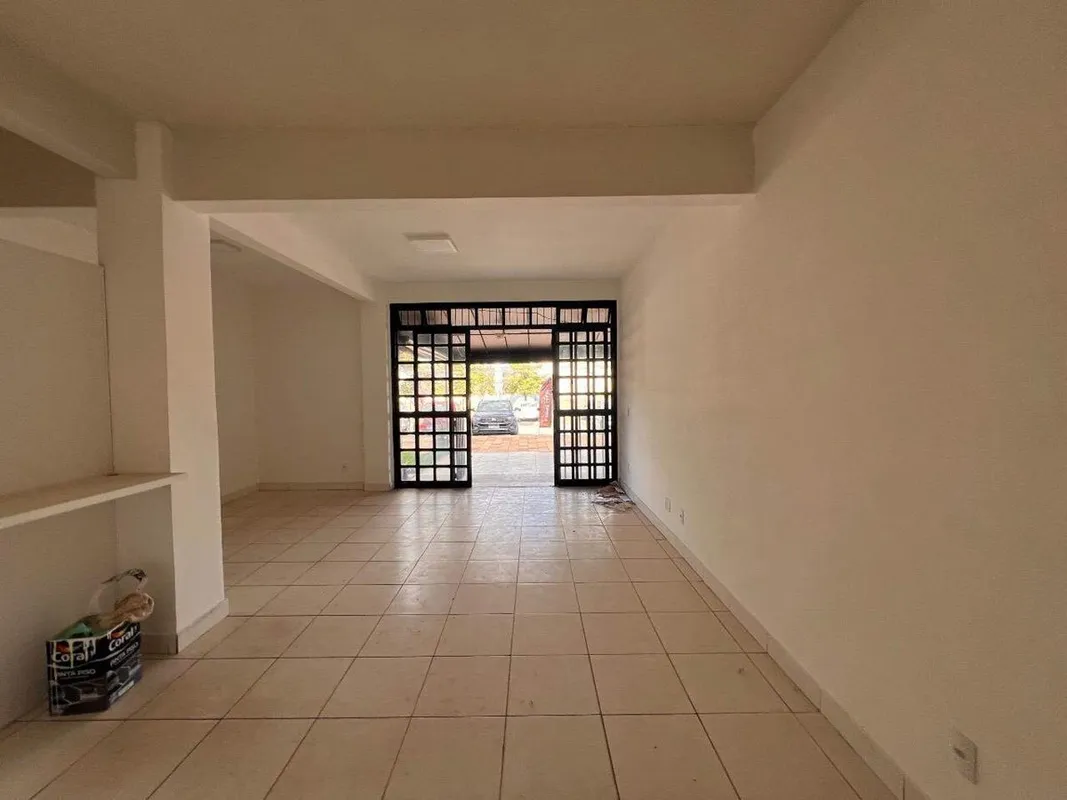 Excelente Loja Comercial Lago Norte CA 7 Bloco G- Amplo subsolo - Armários- Copa...