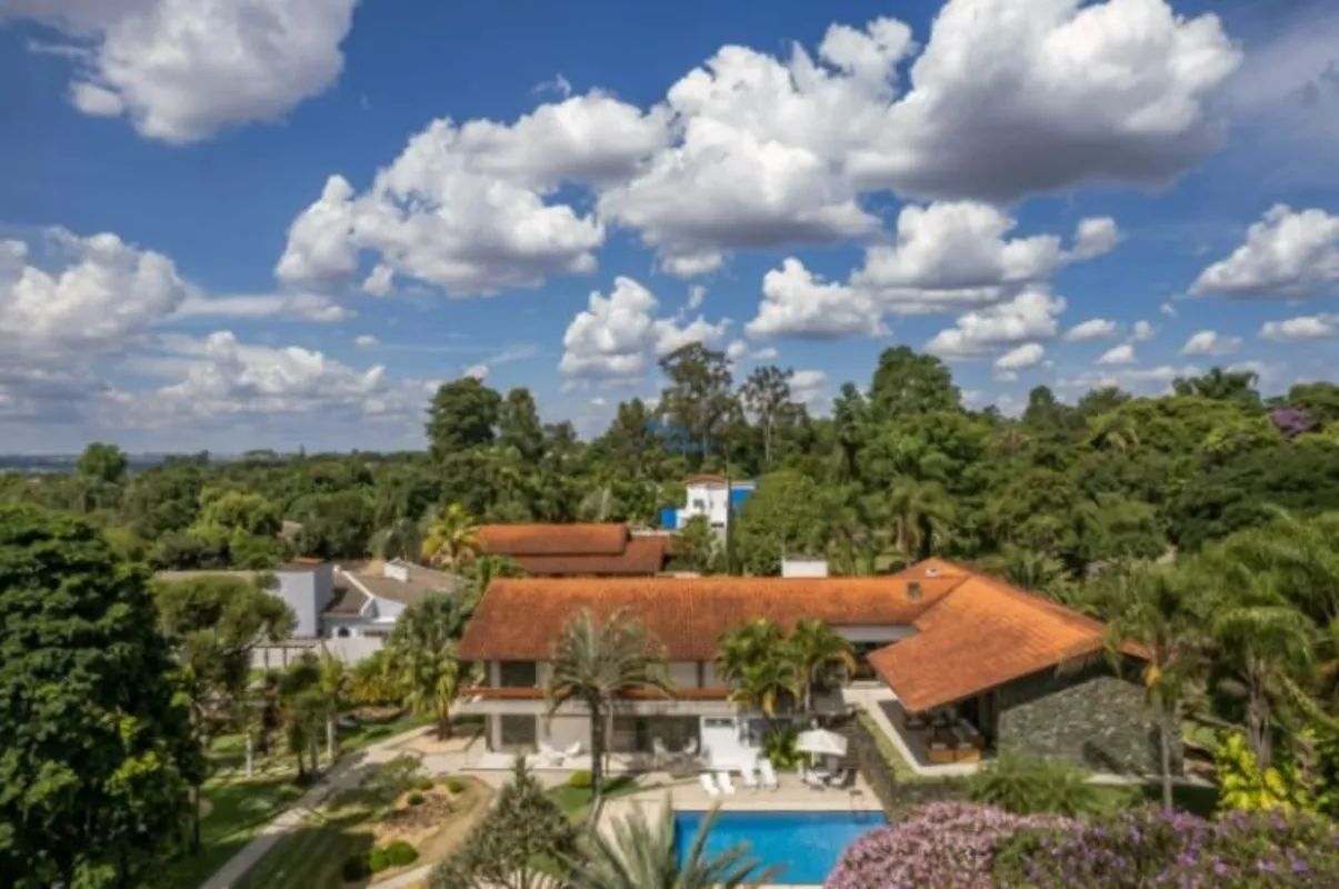 Venha conhecer essa majestosa casa edificada em um maravilhoso terreno de 5.625m...