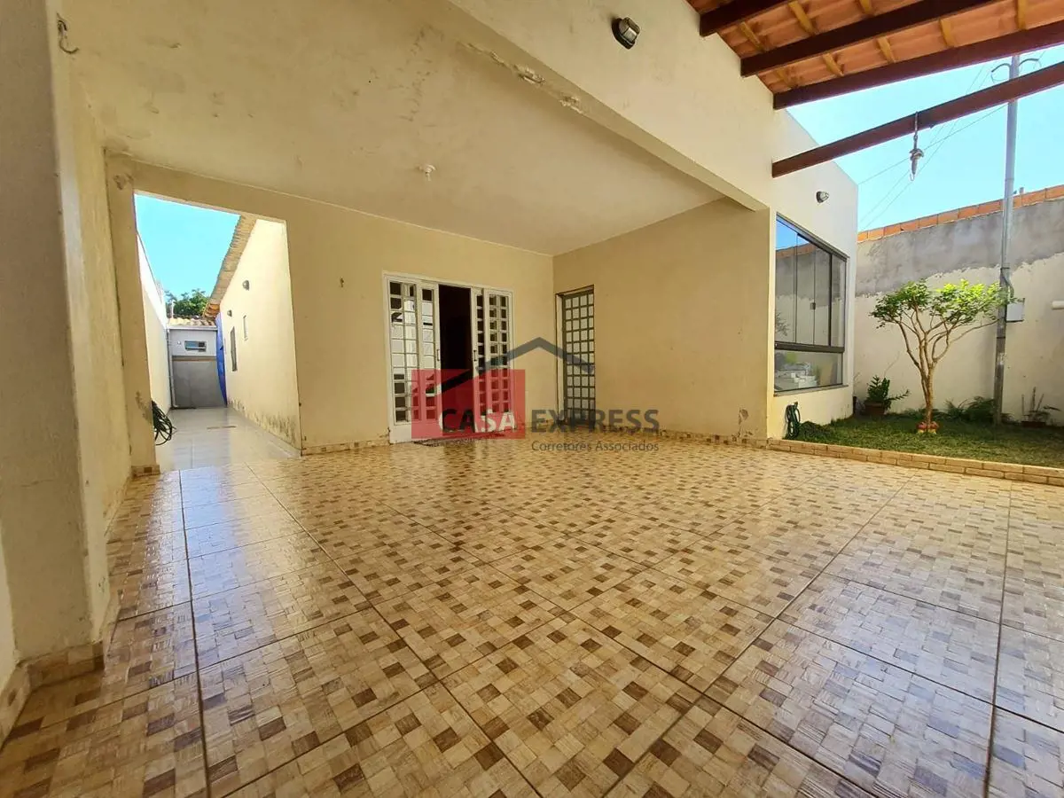 Oportunidade!!Casa térrea toda na Laje!!DADOS GERAIS- Área do Terreno: 180m2;- Á...