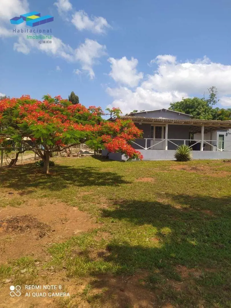 Casa de 02 quartos, sala, cozinha, banheiro, casa de ferramenta na lateral, poço...