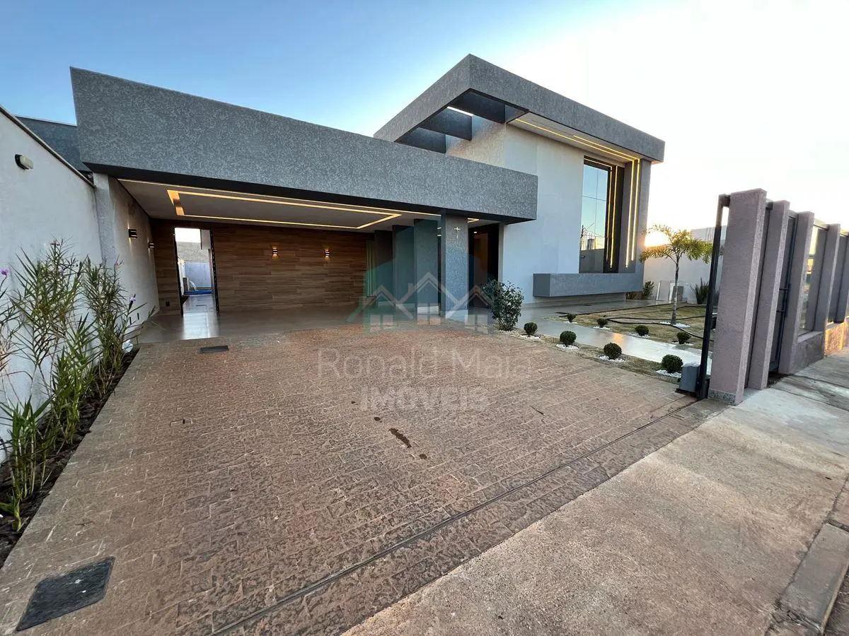 Exclusividade Ronald Maia Imóveis - .Essa linda casa esta a sua espera, para tra...