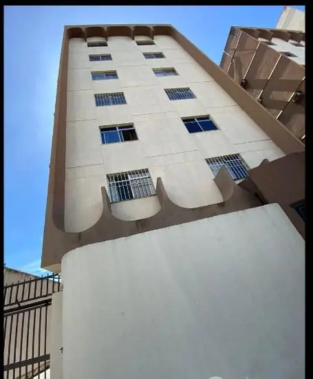 Imóvel amplo com uma excelente localização com diversas comodidades. Próxima a s...