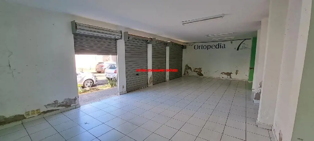 SALA COM 40M², COM EXCELENTE LOCALIZAÇÃO, OTIMA PARA CLINICAS, NA RUA DE TRAS DO...