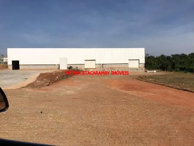 EXCELENTE GALPÃO PARA EMPRESAS, COM 5.000M² DE PATIO , COM 2.400M² DE CONSTRUÇÃO...