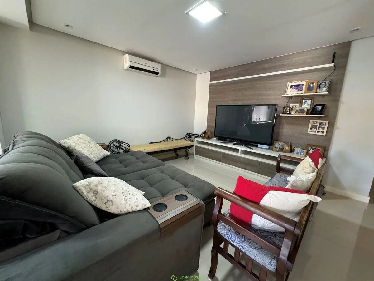 Loop Imóveis vende excelente casa no Setor de Mansões, com toda infraestrutura, ...