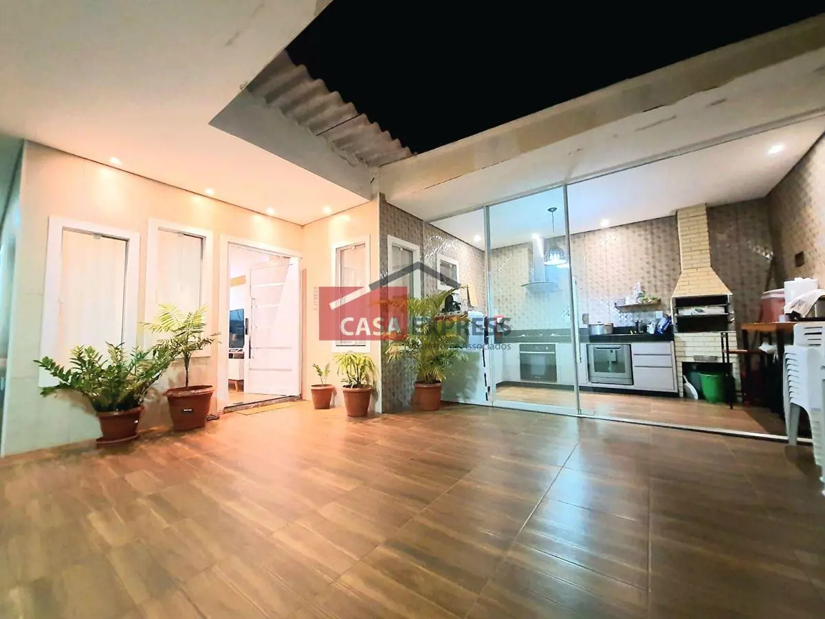 Oportunidade!!Casa térrea com armários!!- Área Construída: 170 m²;- Área do Terr...