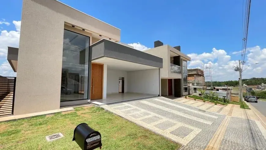 EXCELENTE OPORTUNIDADECondomínio Jardim BolonhaÁrea terreno 300M²Área construída...