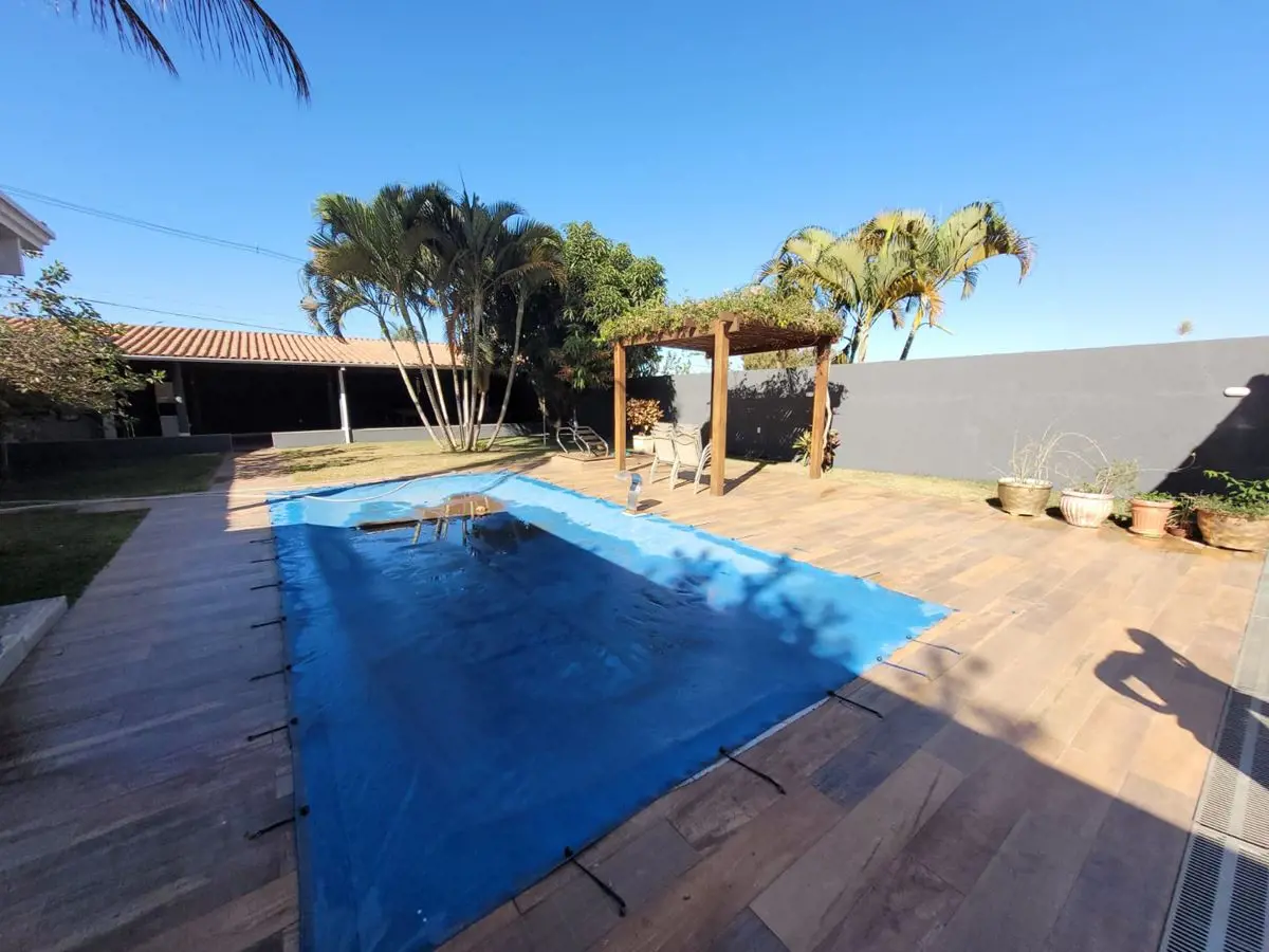 Excelente Localização, casa em condomínio fechado, com guarita eletrônica. Linda...