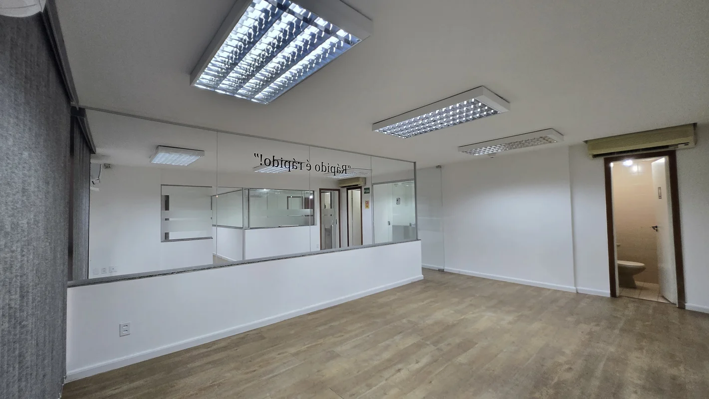 Centro Empresarial Brasília Prédio com gerador de energiaCinco salas com vista l...