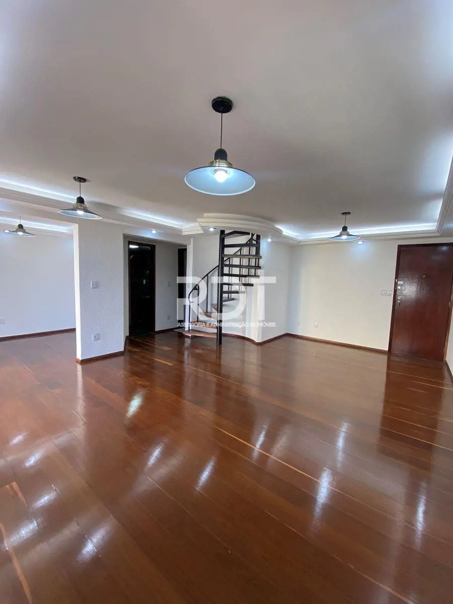 Excelente cobertura duplex composta por:NO TÉRREO- sala ampla- sala de TV\escrit...