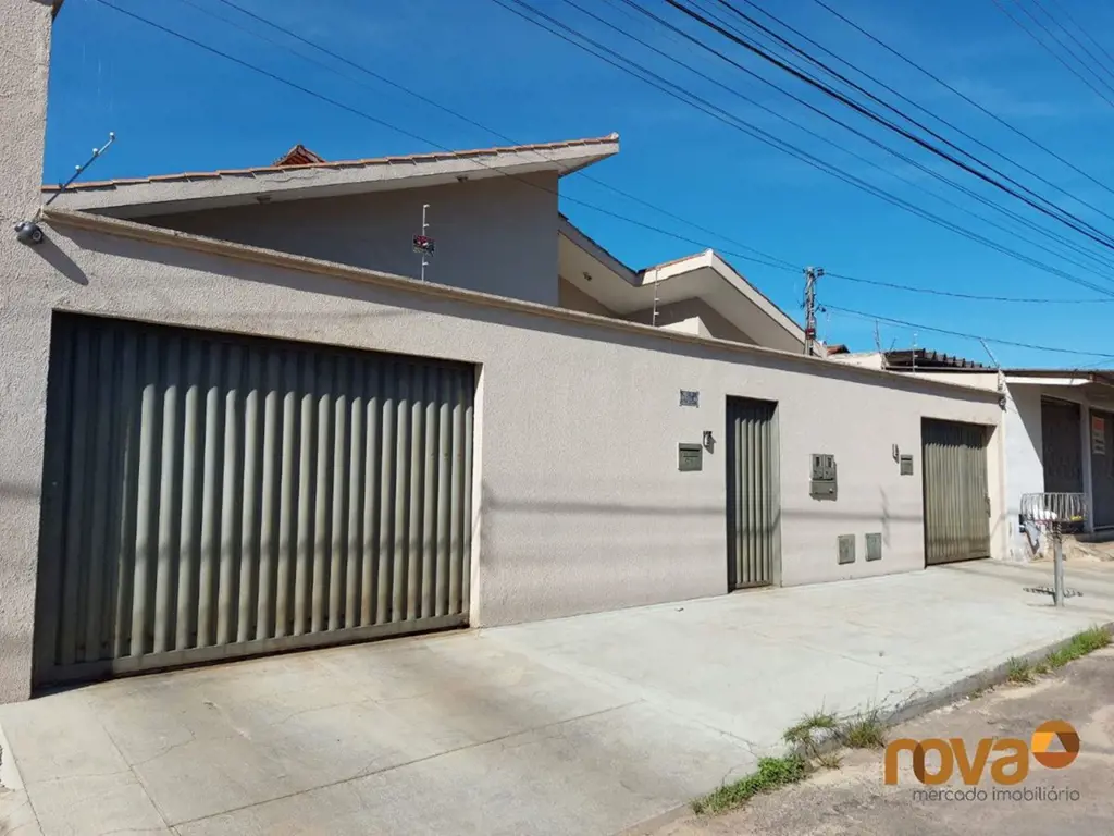 2 Casas no mesmo lote , de 568,88 m2 ,e área construída total de 342,37 m2,na Re...