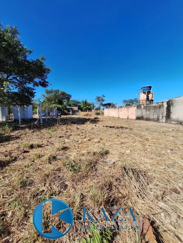 Lote bem localizado próximo à BR, na entrada de Luziânia com 300m², sendo 12m² d...