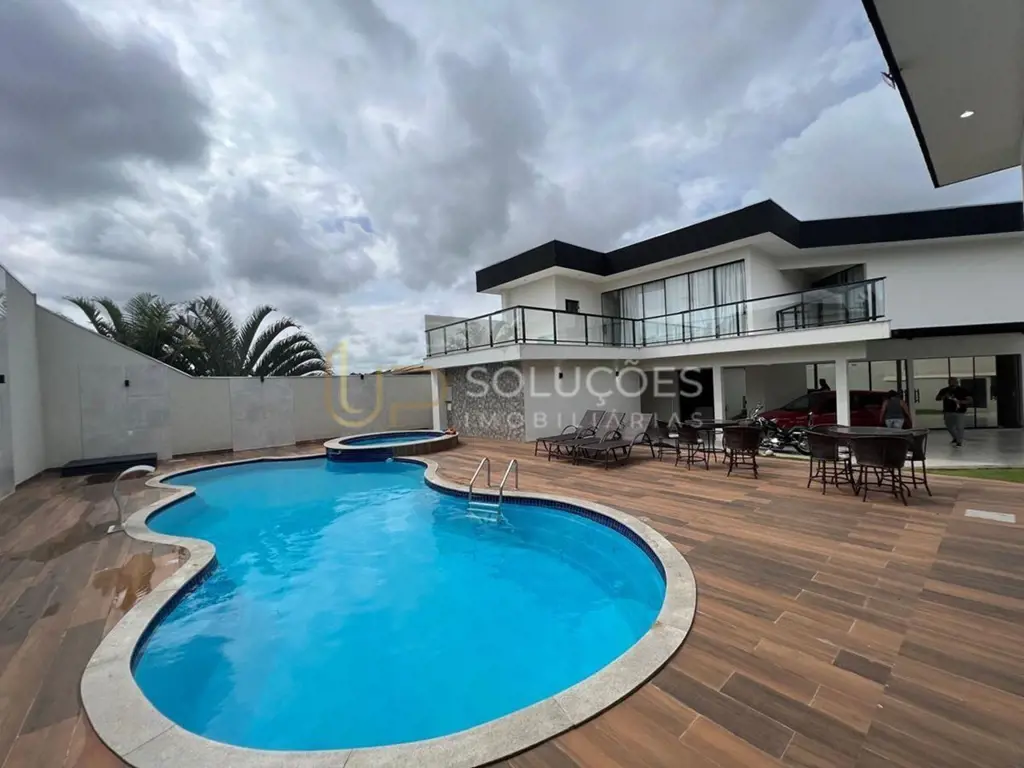 5 Suítes | Piscina c/ Hidro | Armários Planejados | Terreno: 767,48m² | Construç...