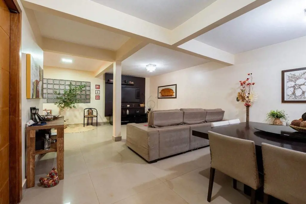 Lindo Sobrado na QE 08 do Guará I!- Oportunidade Única! Esta casa, super bem con...