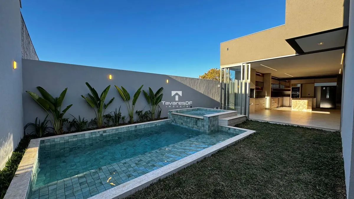 DADOS GERAIS- Área do Terreno: 504m²;- Área Construída: 250m²;- Código: JT5012DE...