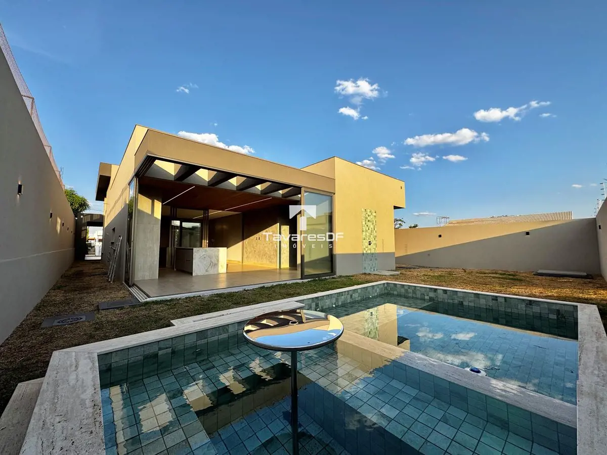 DADOS GERAIS- Área do Terreno: 504m²;- Área Construída: 270m²;- Código: JT5013DE...