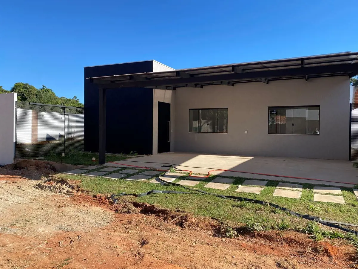 A GCASTRO IMÓVEIS VENDE !!!Ótima casa contendo 650 mil avista 3 quartos Sendo um...