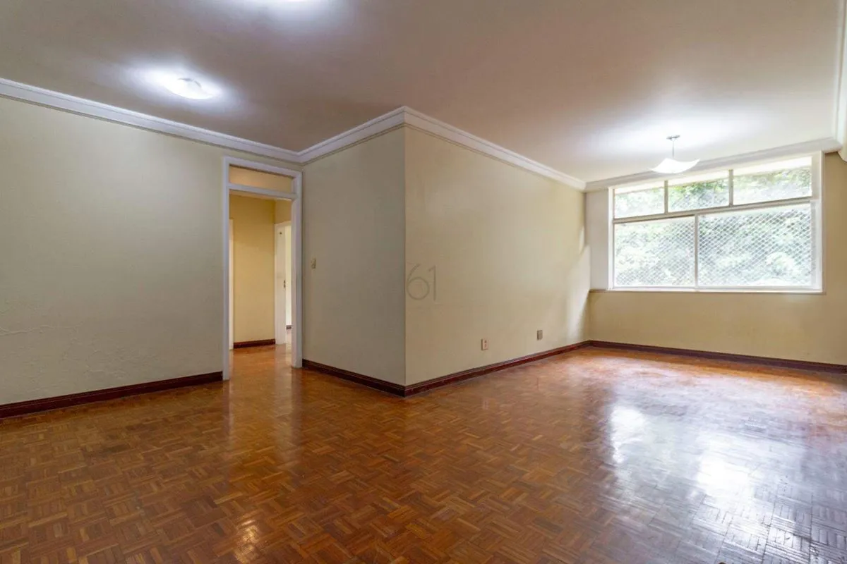 Apartamento amplo de 3 quartos com suíte, pé-direito alto e vista livre para o v...