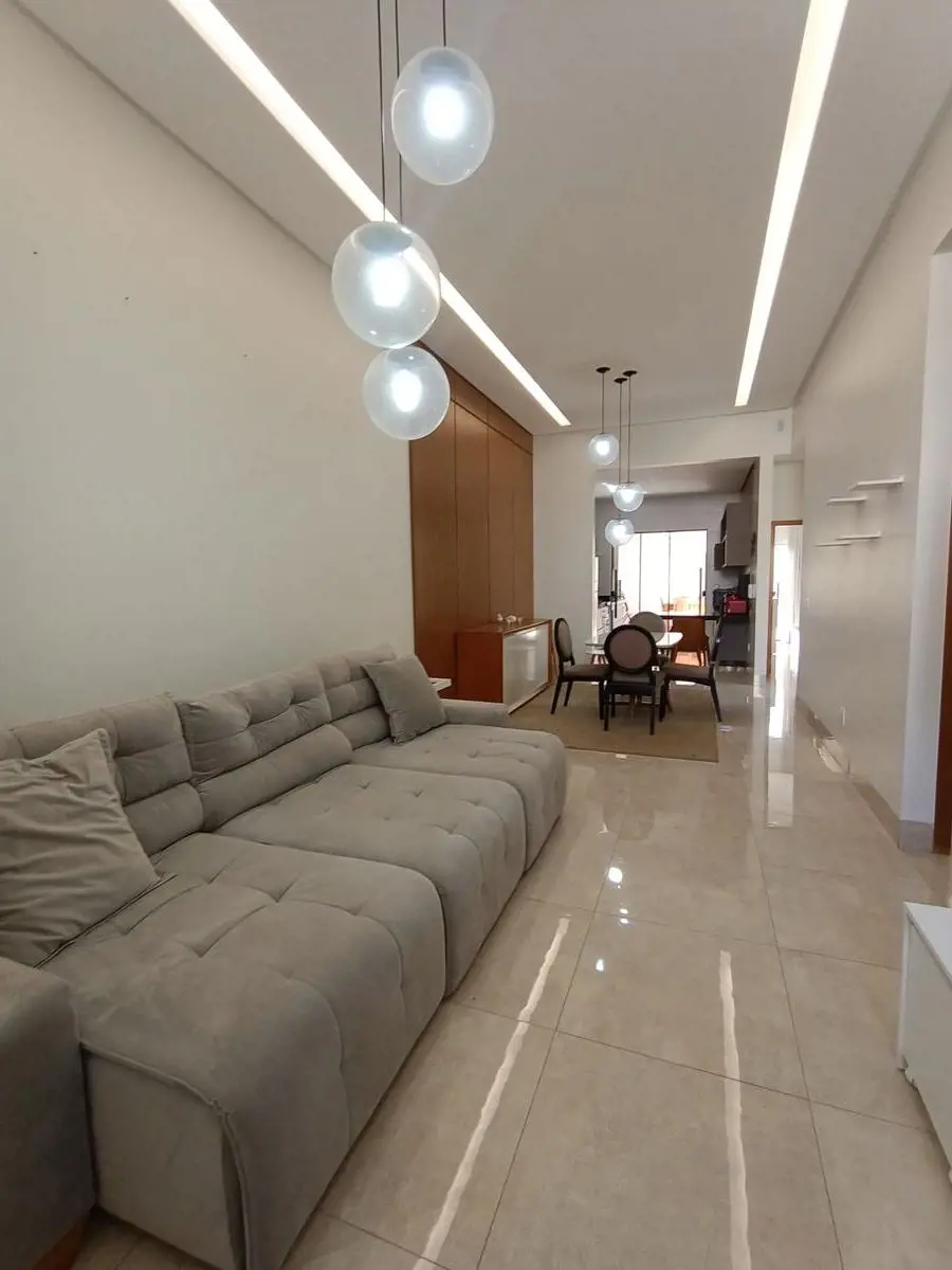 Casa térrea no Setor Santa Genoveva;3 quartos sendo um suite Sala de estar/TVSal...