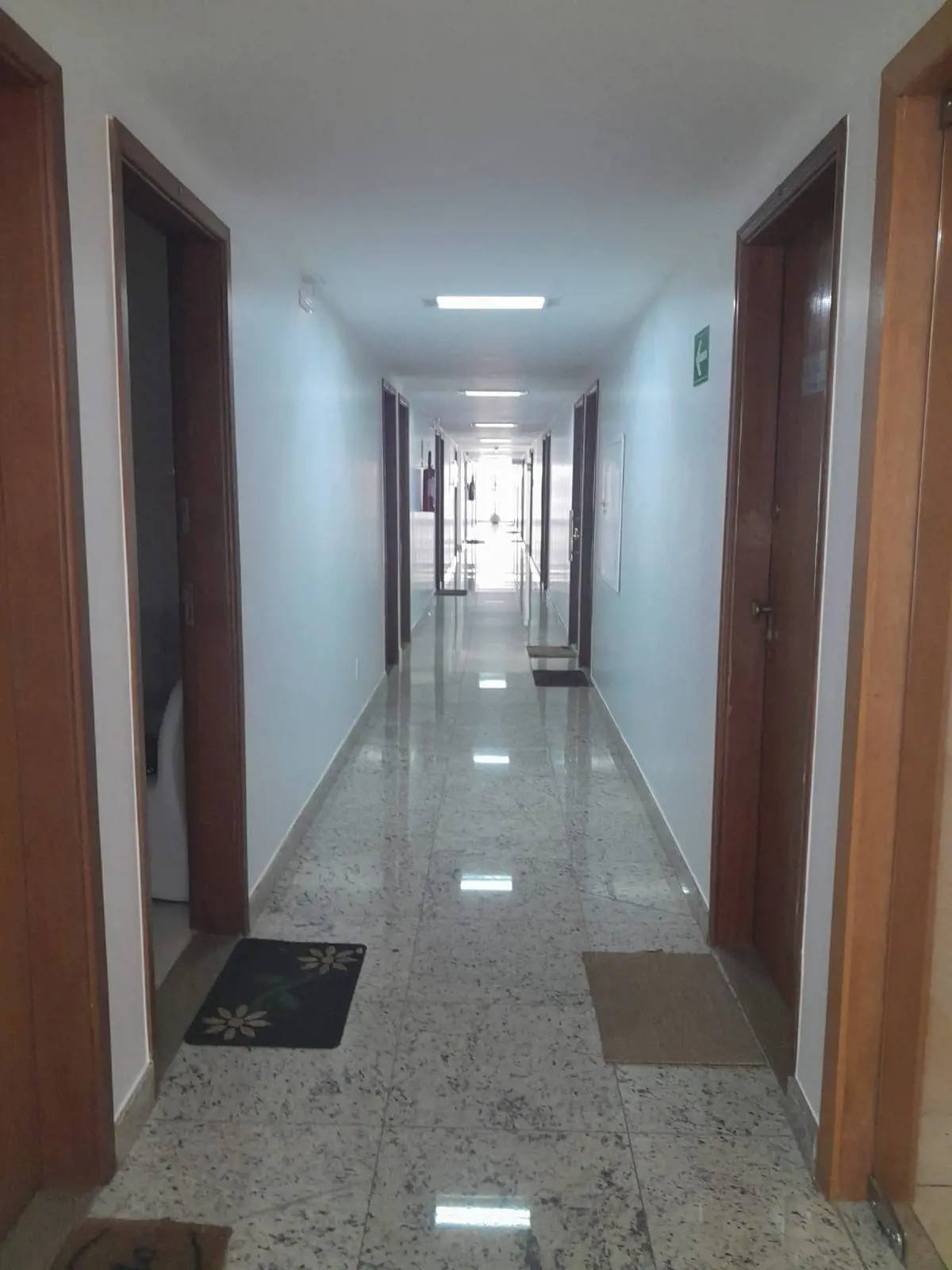 ÓTIMA SALA , RECEPÇÃO E BANHEIRO SOCIAL.GARAGEM PRIVATIVA COM ARMÁRIO.PREDIO COM...