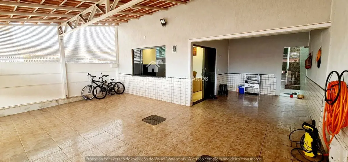 *** LINDA CASA/SOBRADO DE ESQUINA EM UMA DAS MELHORES QUADRAS DE SAMAMBAIA ***- ...