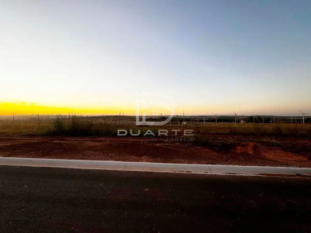 Lote em Condomínio Vinhas Anápolis, com:* 360m²;* Quadra 06.O Condomínio possui:...