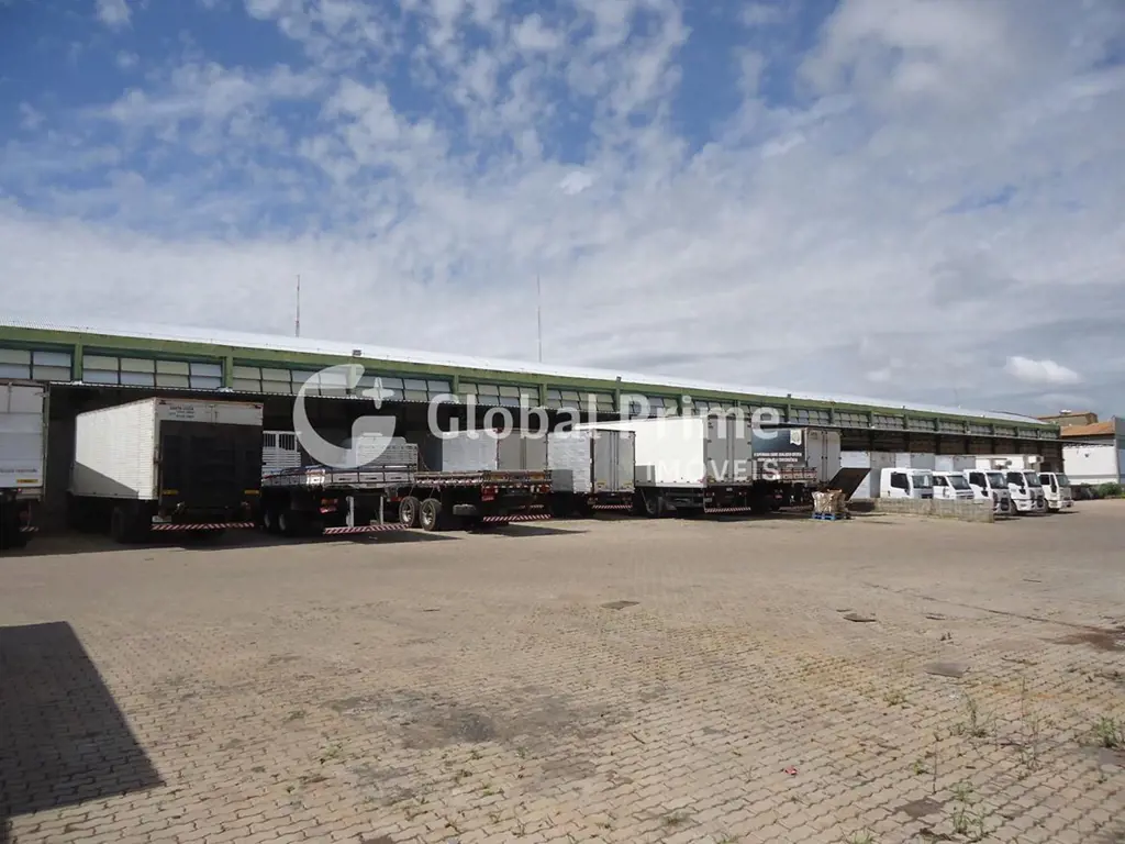 Descrição do Imóvel:Área Total: 4.800 m²Docas: 10Pé Direito: 9 metrosEntradas: 2...