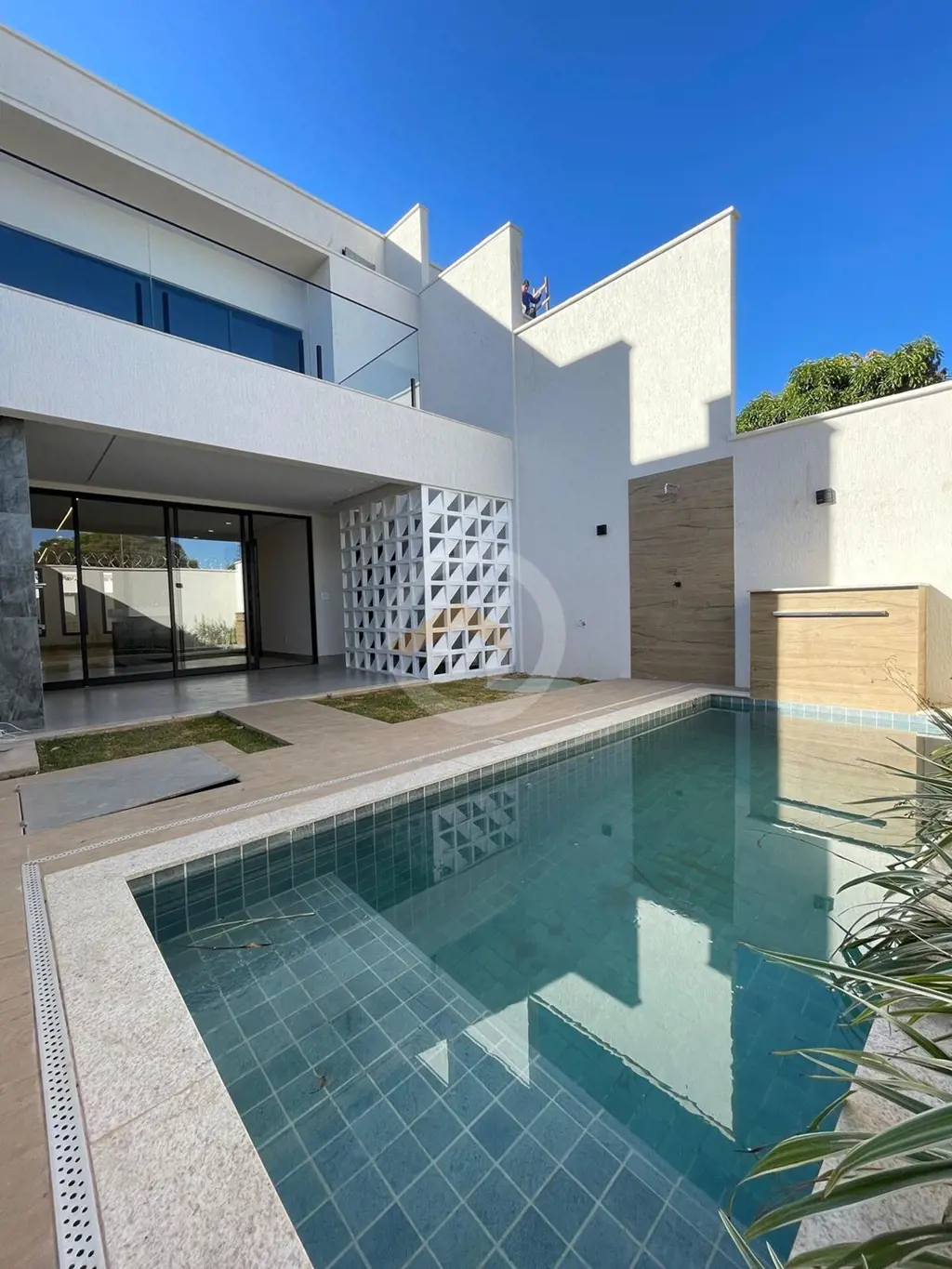 Seu Novo Lar de Luxo e Conforto Espera por Você Descubra um sobrado espetacular ...