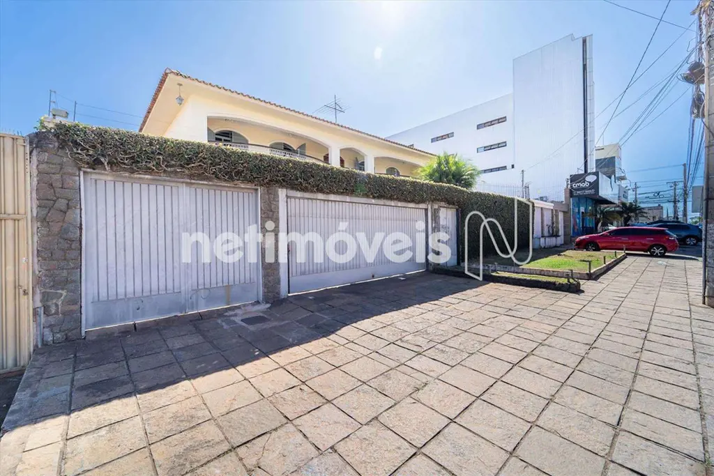 Sobrado amplo com 4 quartos, área de lazer completa e excelente localização – Ta...