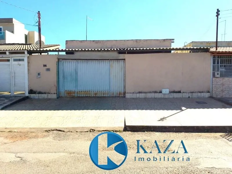 Este imóvel fica perto do ginásio poliesportivo e comércio em geral no bairro Ja...