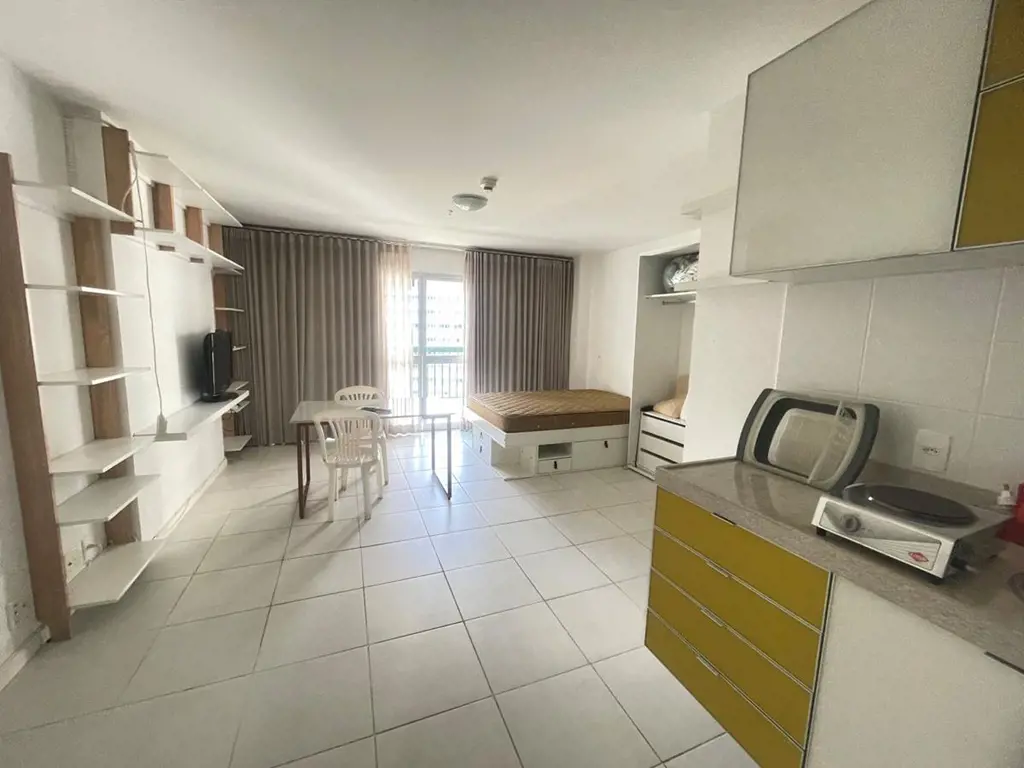Oportunidade!Apartamento de 30m2, andar alto, vista livre!Totalmente mobiliado,c...