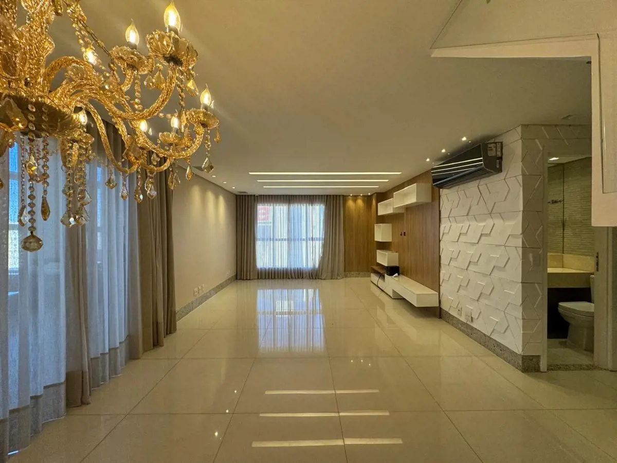 DUPLEX alto padrão reformado, de 176m² divididos em andar inferior: cozinha com ...