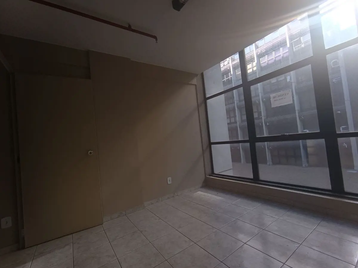 SRTV SUL, ideal para seu negócio Localização privilegiada.Prédio Conservado.Esta...