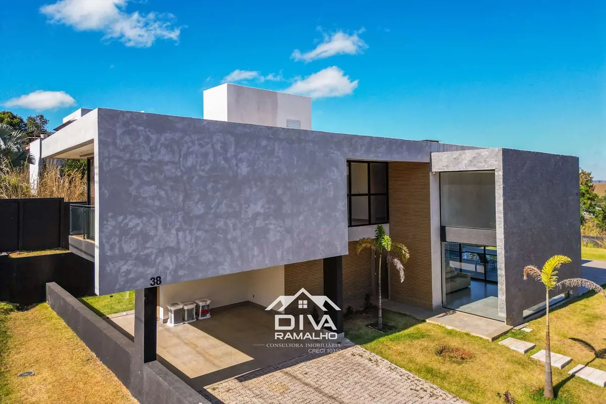 Apresento excelente casa, NOVÍSSIMA, em terreno 1000m2 de área, com dois pavimen...