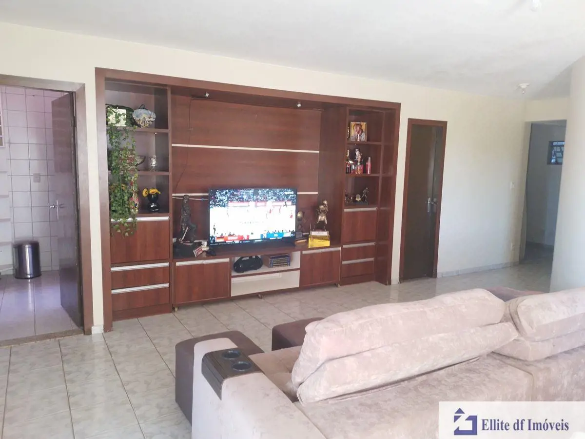 Vendo imóvel na rua 15 do polo de modas, Ao lado do bombeiro.4 quartos sendo 2 s...