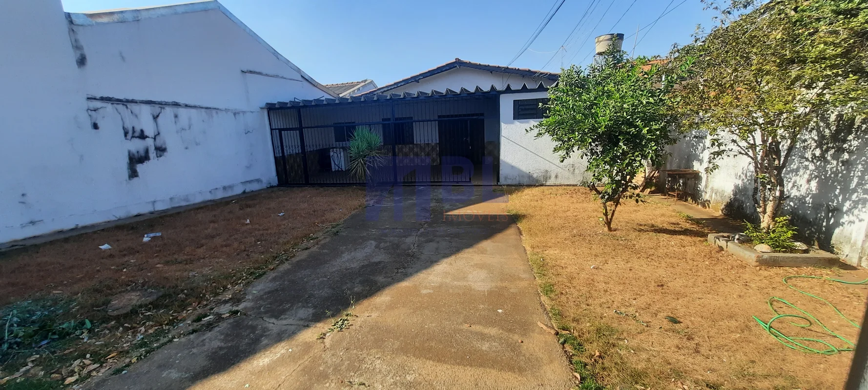 CASA COM TRÊS QUARTOS DISPONÍVEL PARA VENDA NO SETOR JARDIM AMÉRICA EM GOIÂNIA.I...